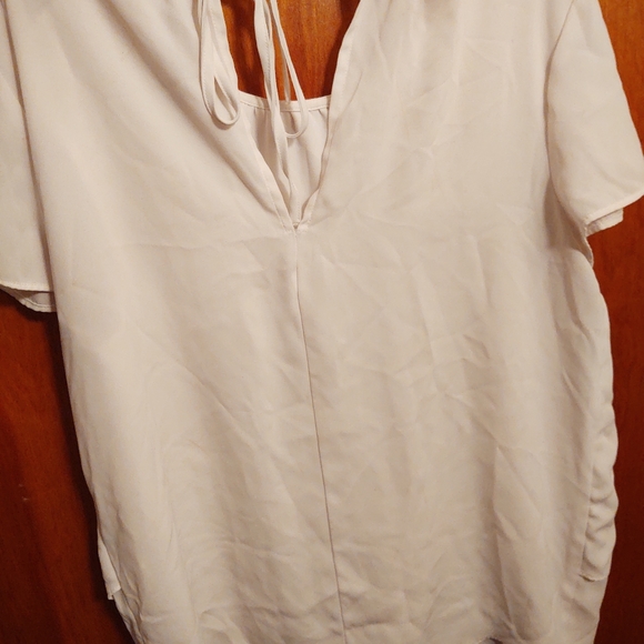 White blouse - Picture 5 of 6